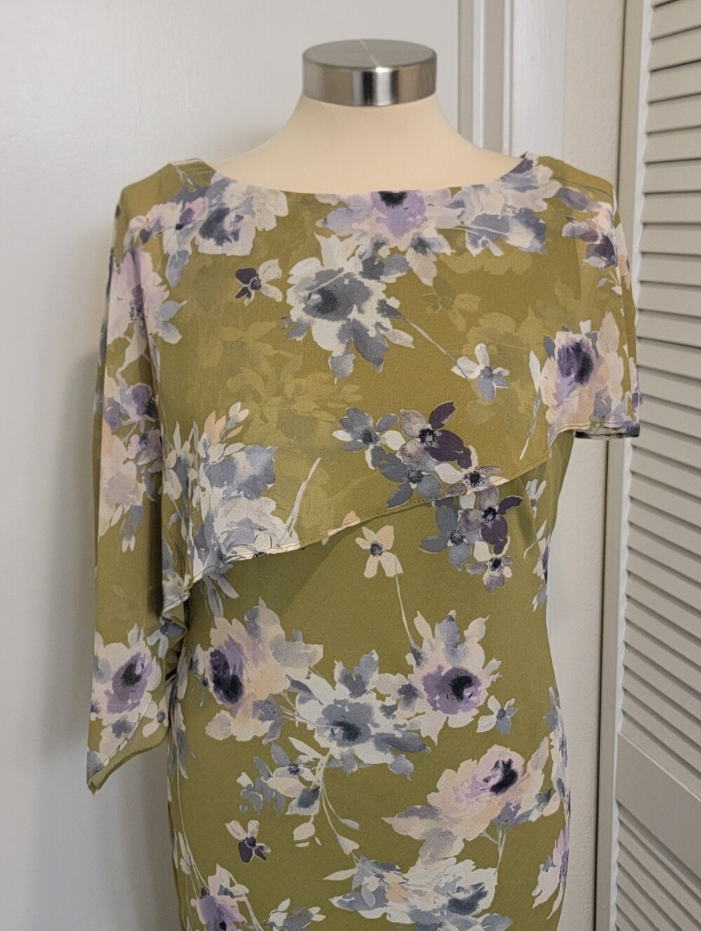 Zarr Collection Floral Ruffle Midi Dress in Olive Green NWT - Picture 4 of 5